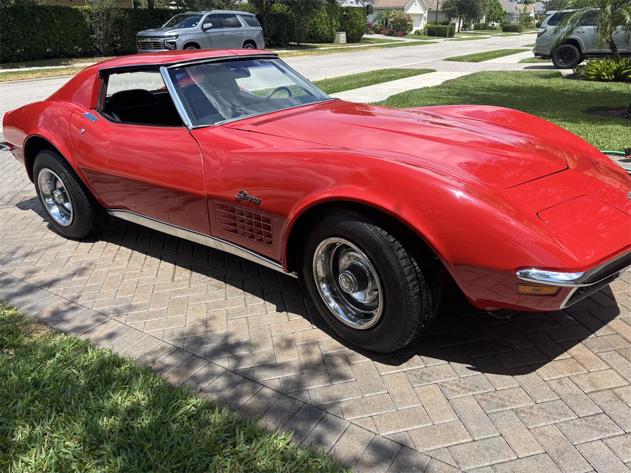 Chevrolet-Corvette-stingray-1972-Mille-Miglia-Red-Black-with-wood-trim-6