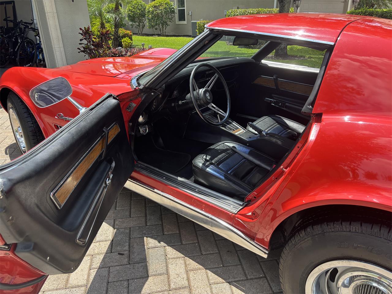 Chevrolet-Corvette-stingray-1972-Mille-Miglia-Red-Black-with-wood-trim-8