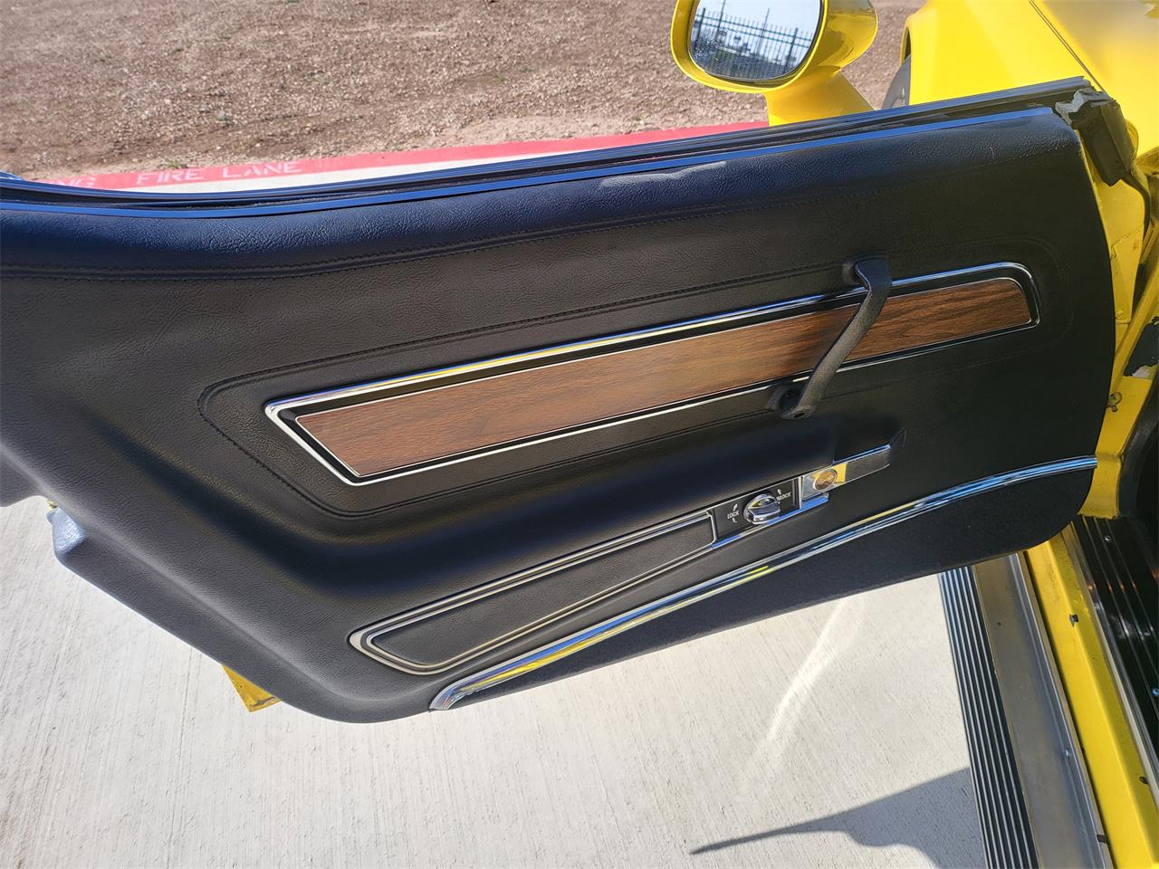 Chevrolet-Corvette-stingray-1973-Yellow-Black-12