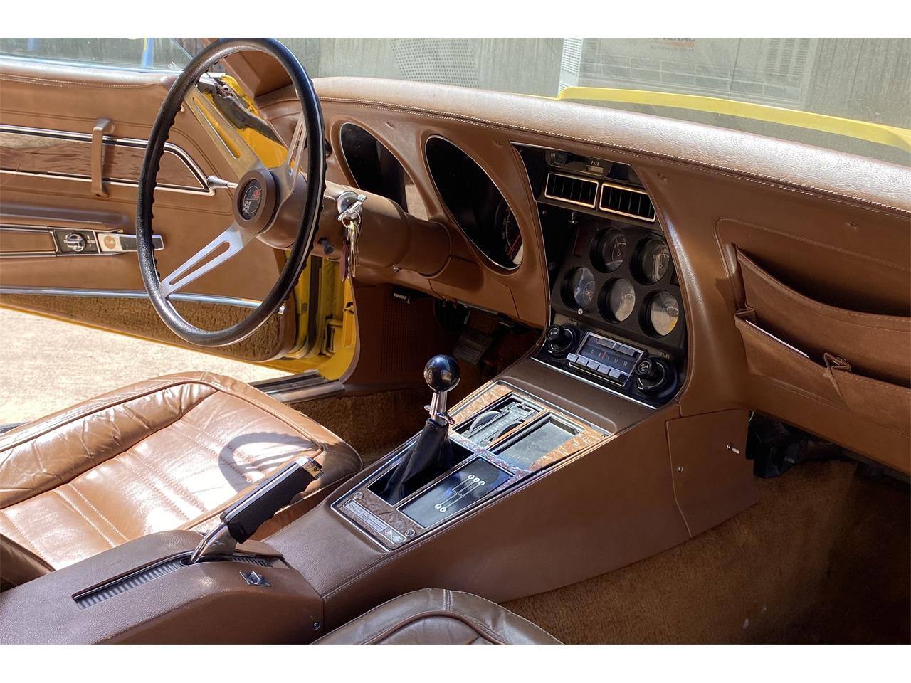 Chevrolet-Corvette-stingray-1973-Yellow-Dark-Saddle-Leather-16