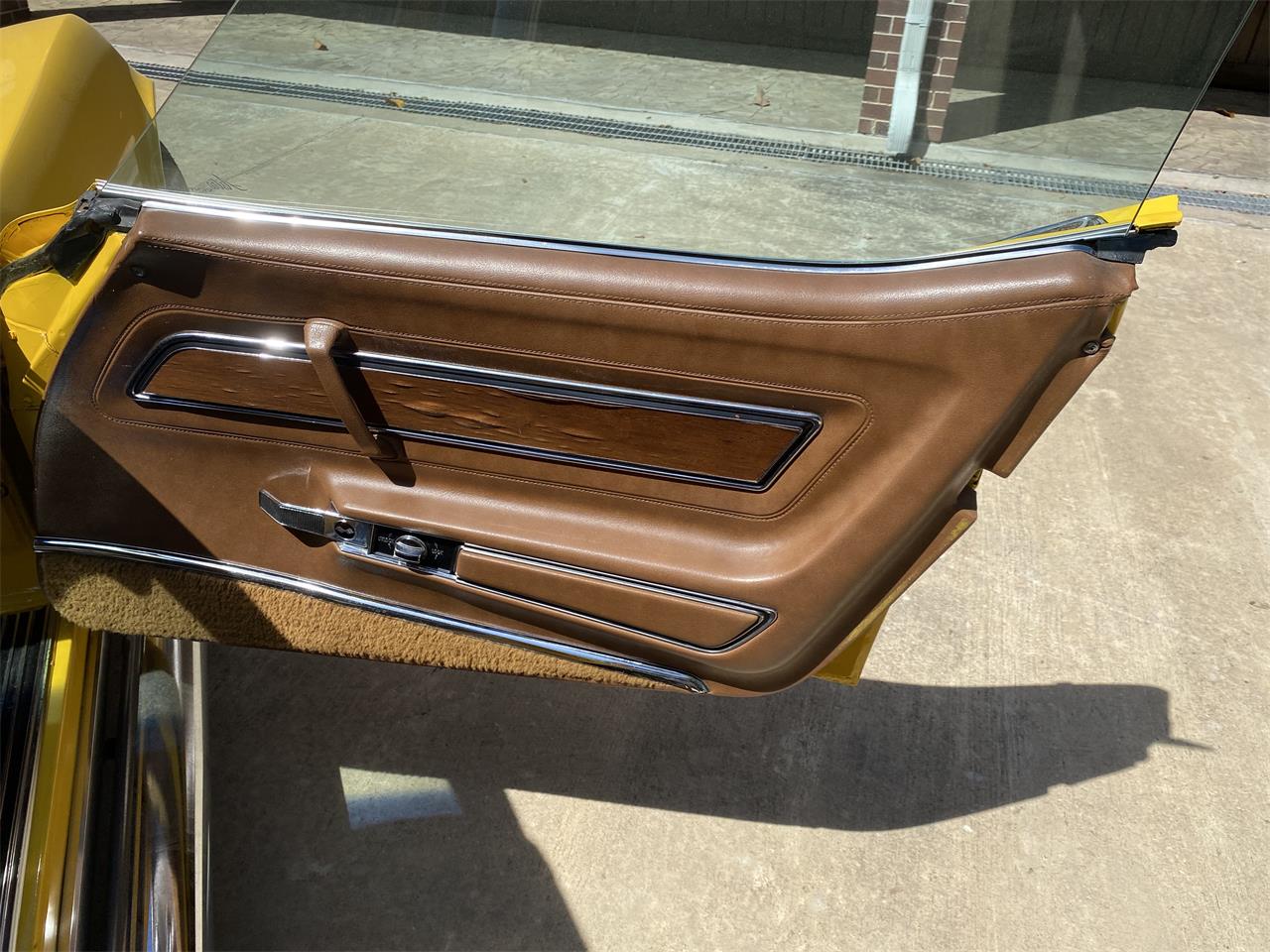 Chevrolet-Corvette-stingray-1973-Yellow-Dark-Saddle-Leather-17