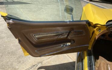 Chevrolet-Corvette-stingray-1973-Yellow-Dark-Saddle-Leather-4