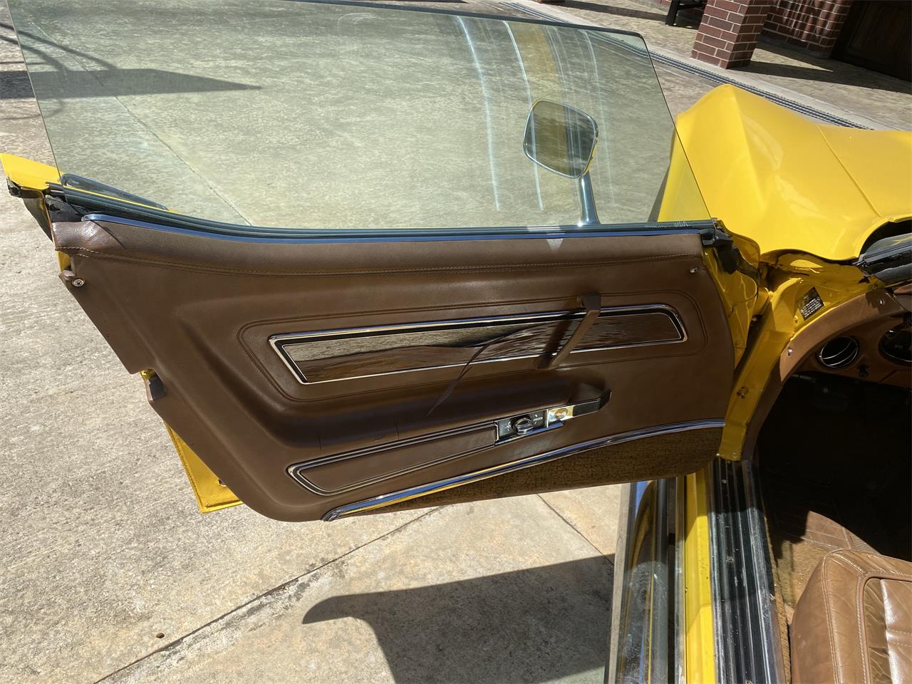 Chevrolet-Corvette-stingray-1973-Yellow-Dark-Saddle-Leather-4