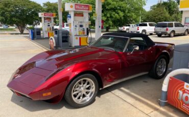 Chevrolet-Corvette-stingray-1974-Candy-Apple-Red-Black-1