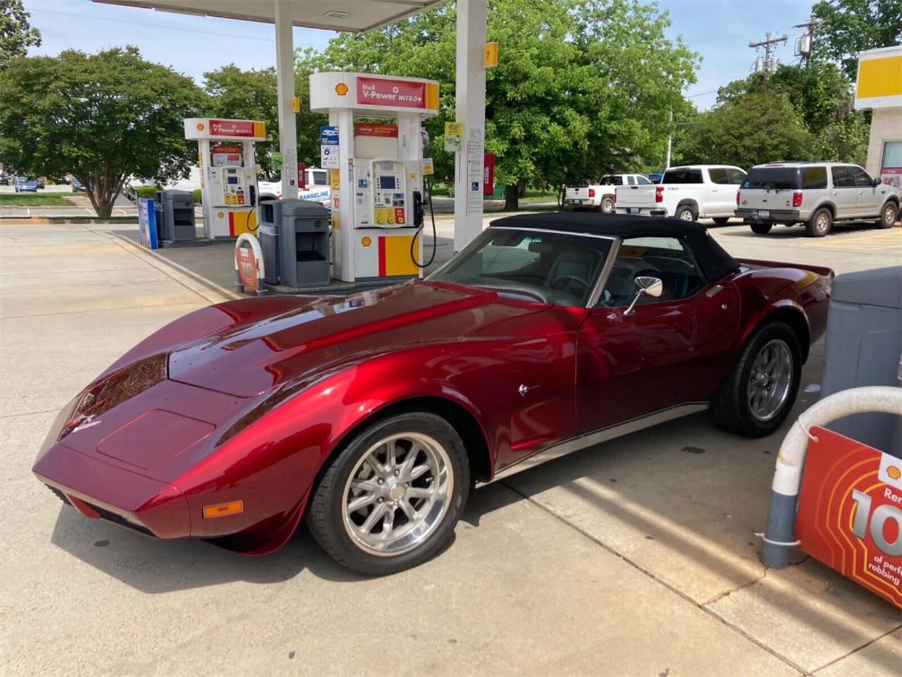 Chevrolet-Corvette-stingray-1974-Candy-Apple-Red-Black-1