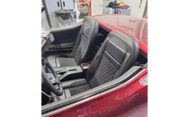 Chevrolet-Corvette-stingray-1974-Candy-Apple-Red-Black-13