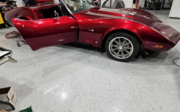 Chevrolet-Corvette-stingray-1974-Candy-Apple-Red-Black-16
