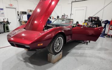 Chevrolet-Corvette-stingray-1974-Candy-Apple-Red-Black-18