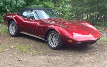 Chevrolet-Corvette-stingray-1974-Candy-Apple-Red-Black-6