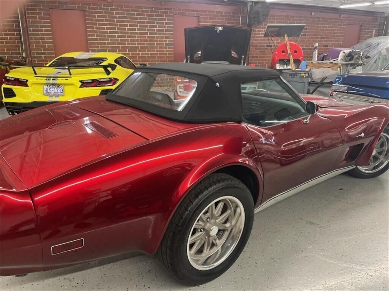 Chevrolet-Corvette-stingray-1974-Candy-Apple-Red-Black-9