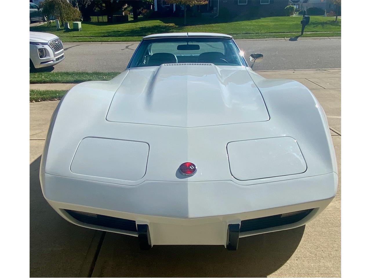 Chevrolet-Corvette-stingray-1975-Classic-White-Silver-1
