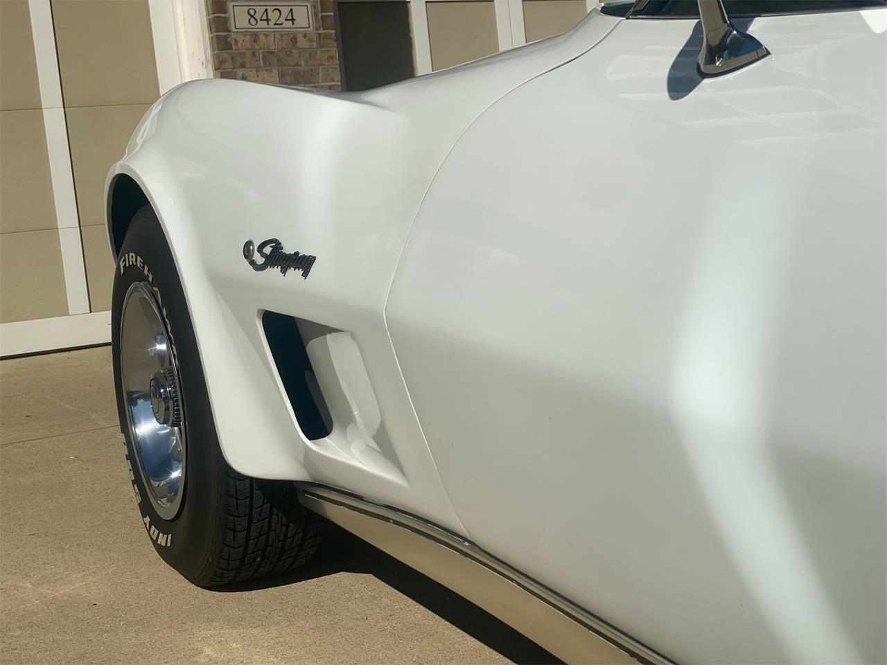 Chevrolet-Corvette-stingray-1975-Classic-White-Silver-16