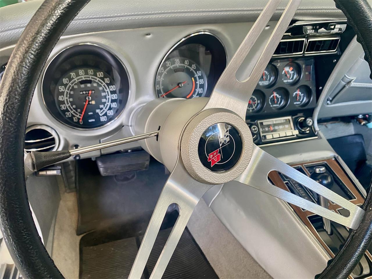 Chevrolet-Corvette-stingray-1975-Classic-White-Silver-31