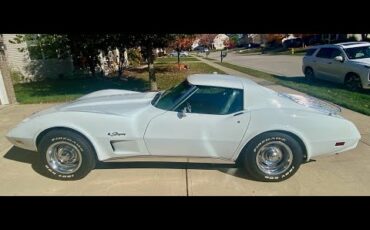 Chevrolet-Corvette-stingray-1975-Classic-White-Silver