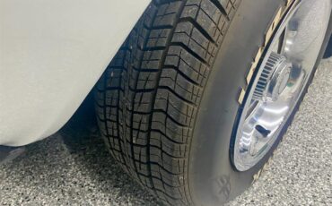 Chevrolet-Corvette-stingray-1975-Classic-White-Silver-9