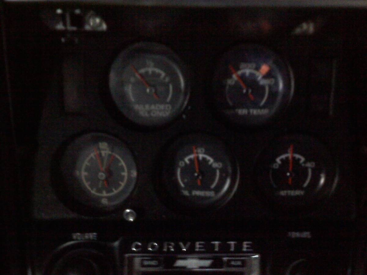 Chevrolet-Corvette-stingray-1976-5