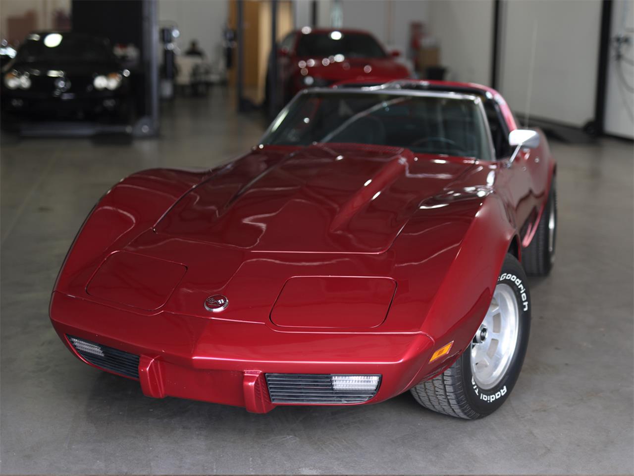 Chevrolet-Corvette-stingray-1976-Red-Black-1