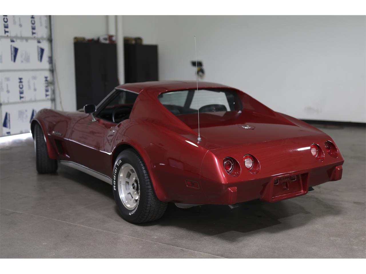 Chevrolet-Corvette-stingray-1976-Red-Black-10