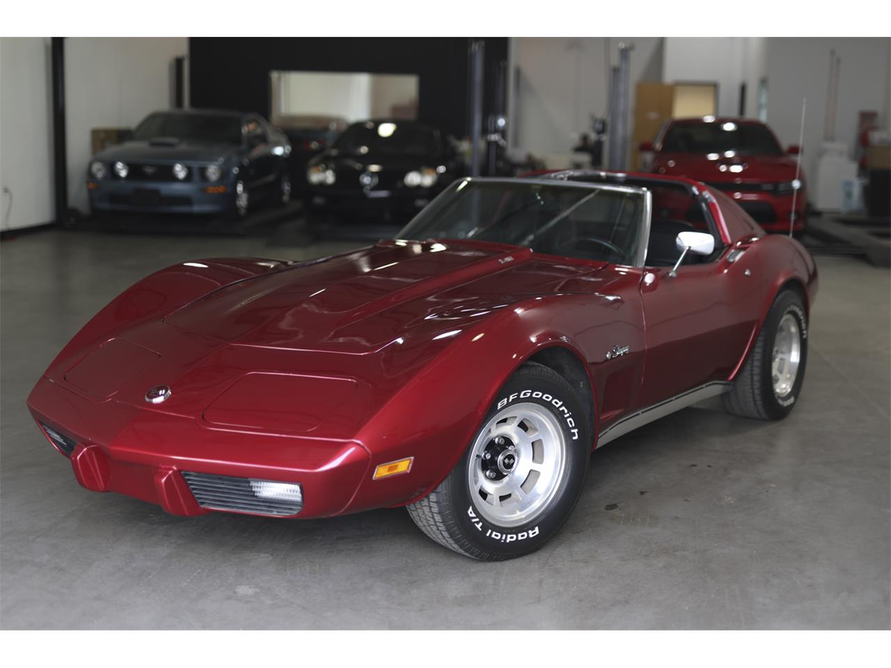 Chevrolet-Corvette-stingray-1976-Red-Black-11