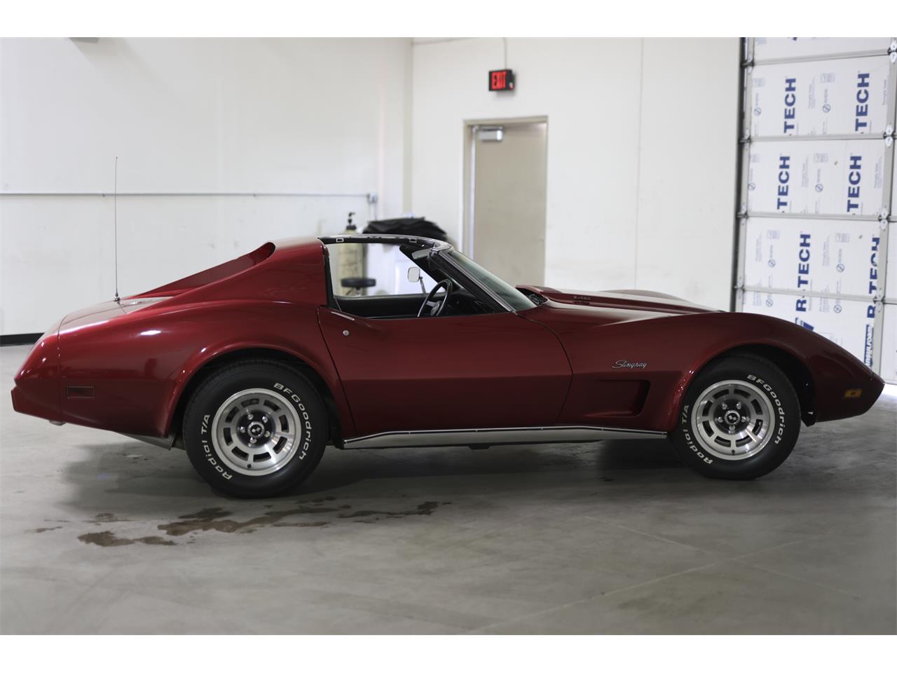 Chevrolet-Corvette-stingray-1976-Red-Black-12