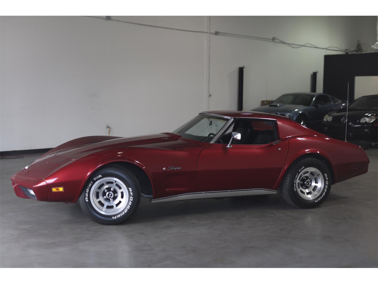 Chevrolet-Corvette-stingray-1976-Red-Black-13