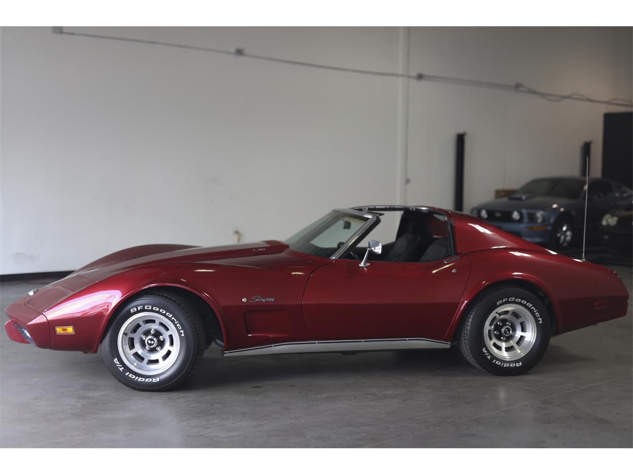 Chevrolet-Corvette-stingray-1976-Red-Black-14