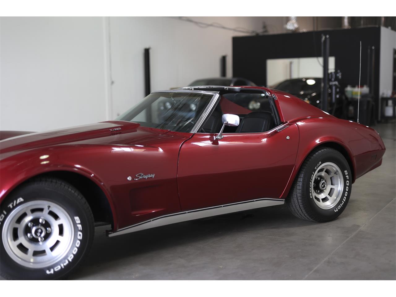 Chevrolet-Corvette-stingray-1976-Red-Black-15