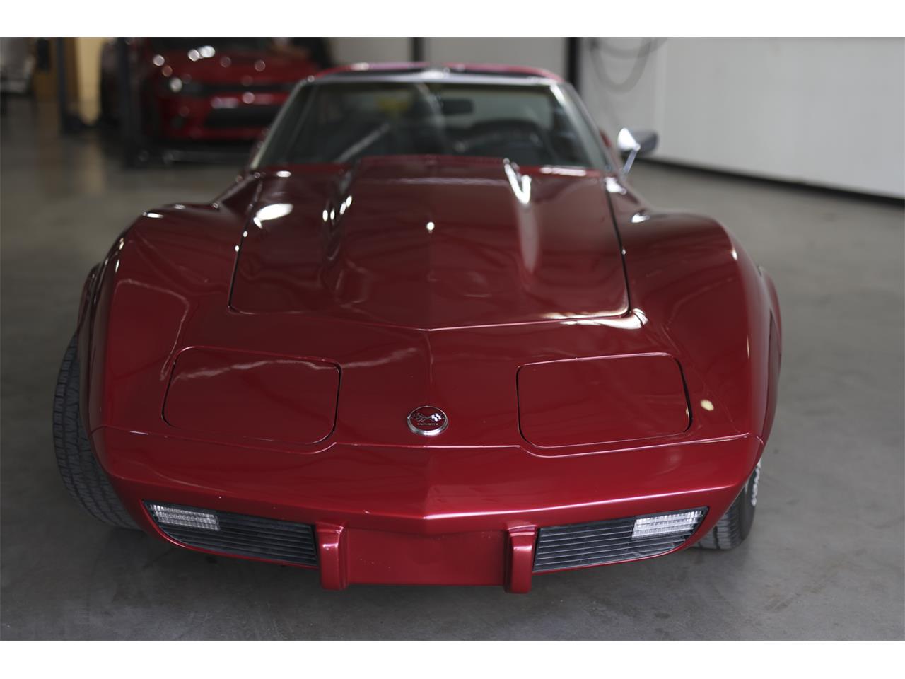 Chevrolet-Corvette-stingray-1976-Red-Black-2
