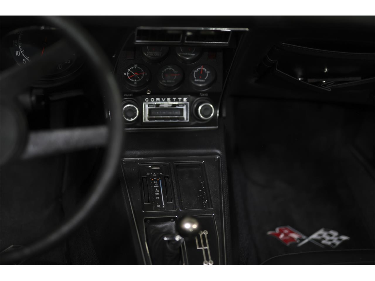 Chevrolet-Corvette-stingray-1976-Red-Black-27