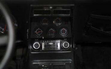 Chevrolet-Corvette-stingray-1976-Red-Black-29