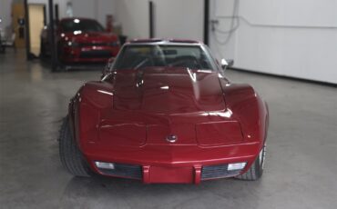 Chevrolet-Corvette-stingray-1976-Red-Black-3
