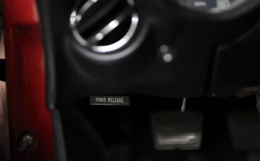 Chevrolet-Corvette-stingray-1976-Red-Black-31