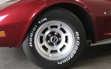 Chevrolet-Corvette-stingray-1976-Red-Black-36