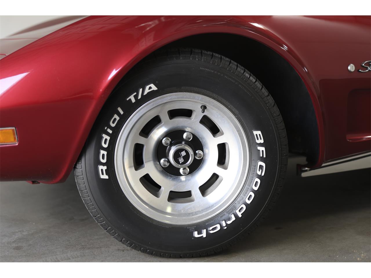 Chevrolet-Corvette-stingray-1976-Red-Black-36