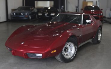Chevrolet-Corvette-stingray-1976-Red-Black