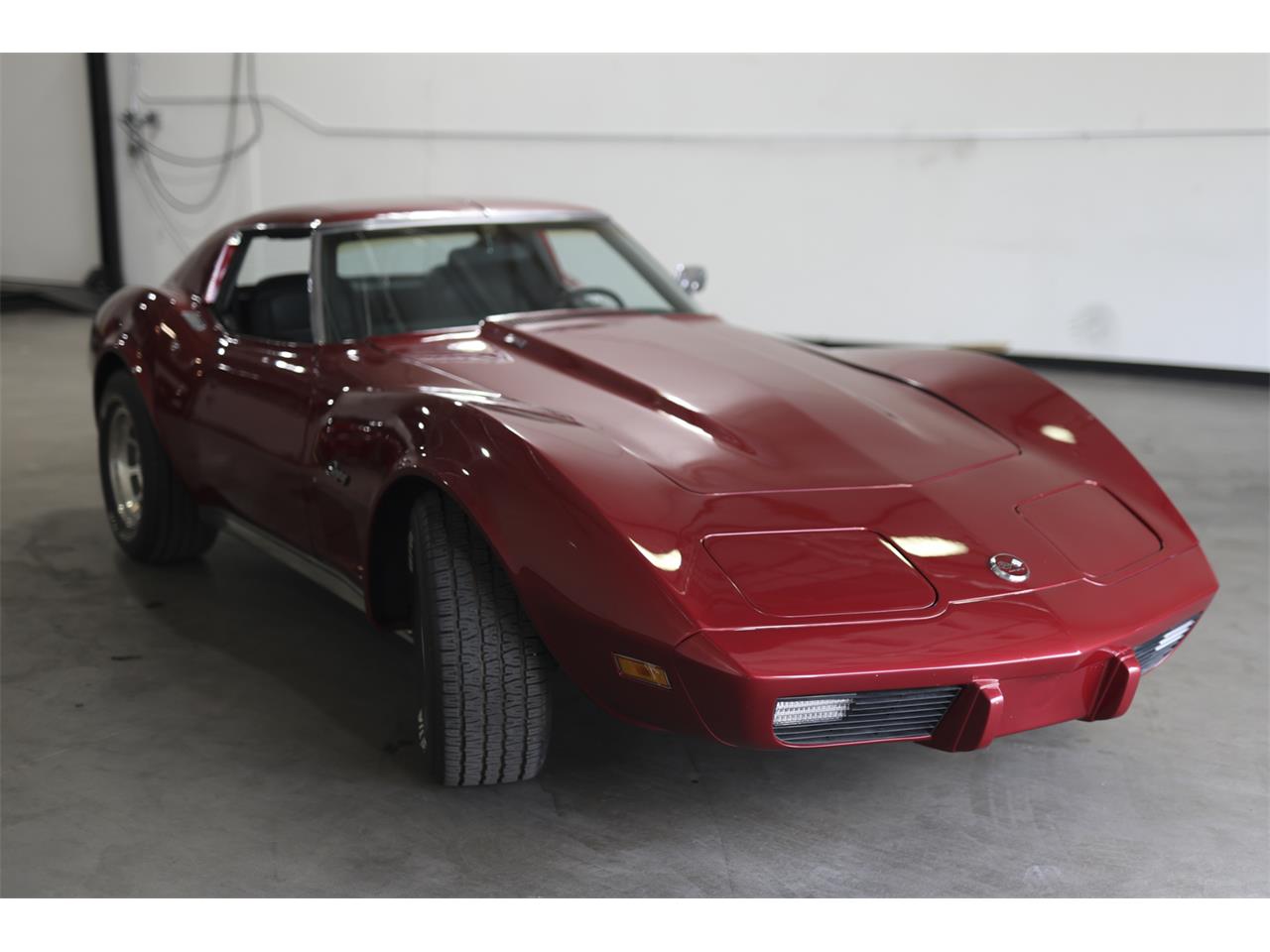 Chevrolet-Corvette-stingray-1976-Red-Black-4