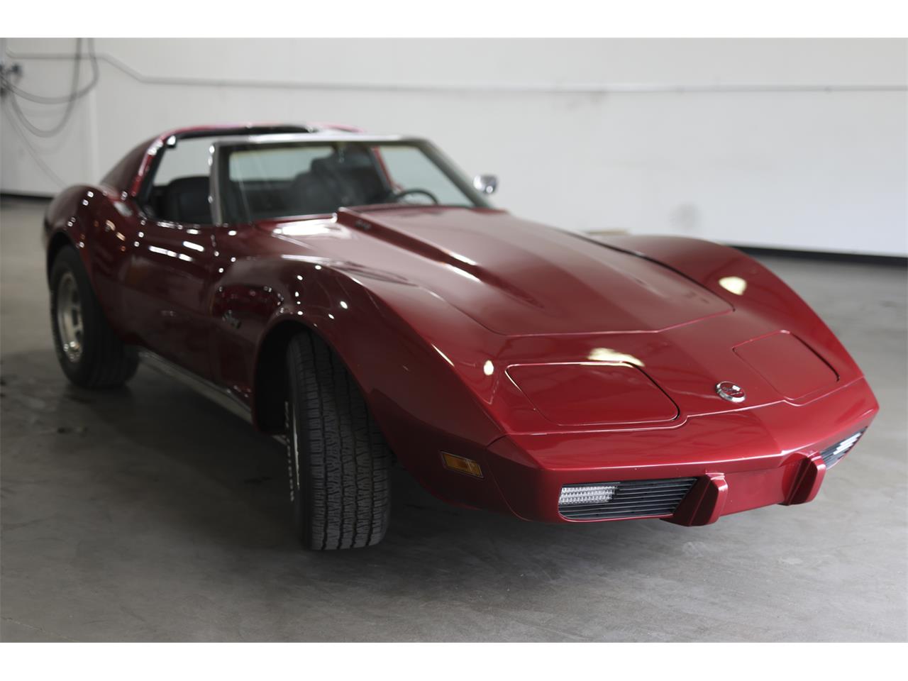 Chevrolet-Corvette-stingray-1976-Red-Black-5