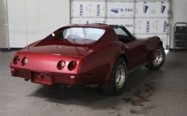 Chevrolet-Corvette-stingray-1976-Red-Black-7