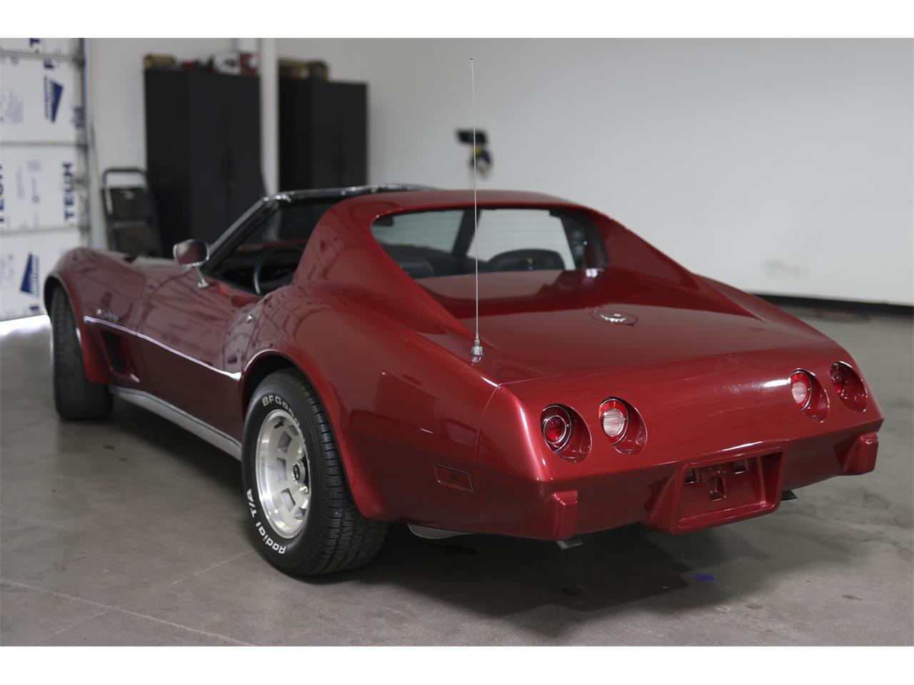Chevrolet-Corvette-stingray-1976-Red-Black-9