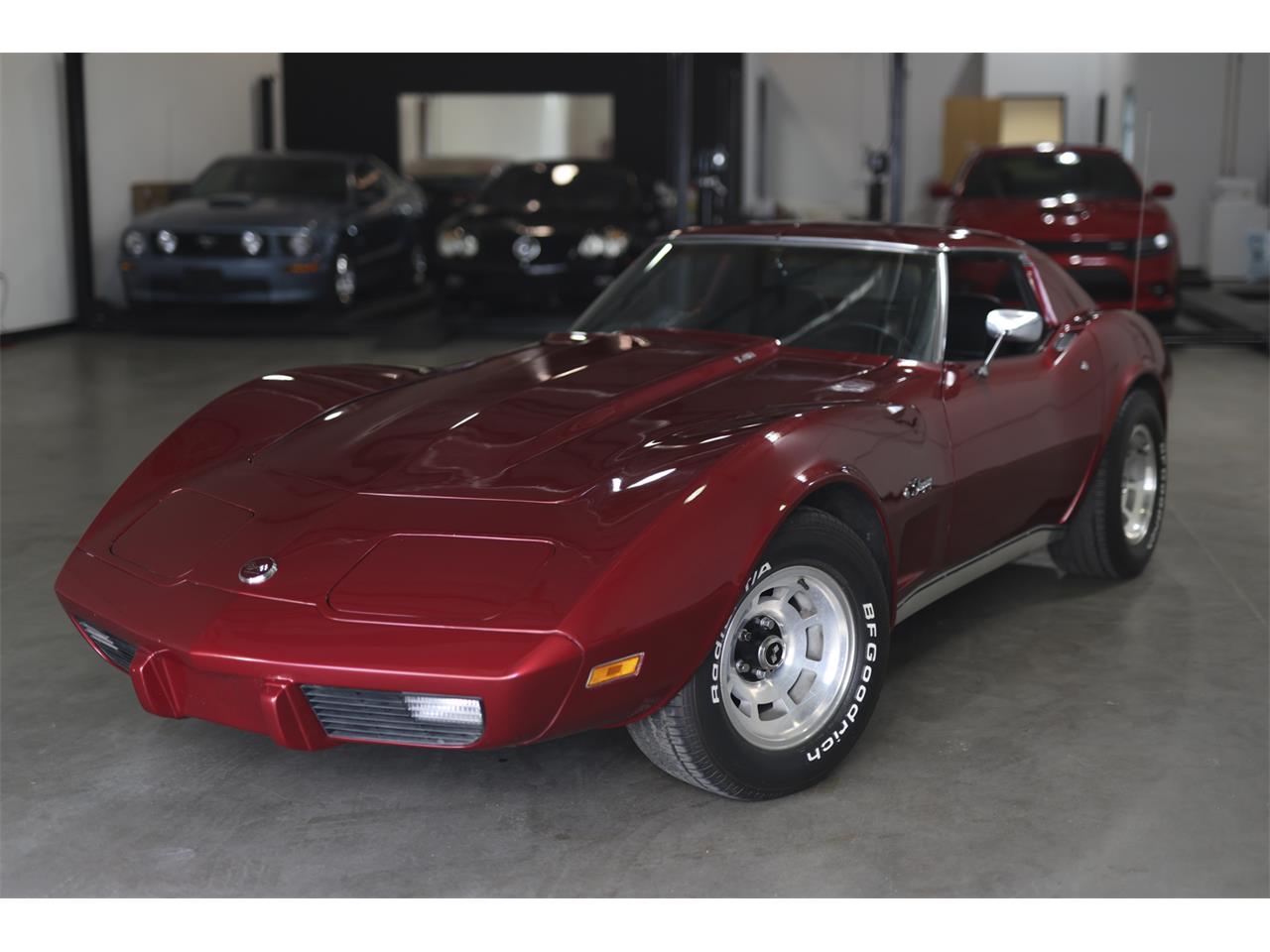 Chevrolet-Corvette-stingray-1976-Red-Black