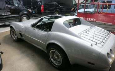 Chevrolet-Corvette-stingray-1976-Silver-Black-1