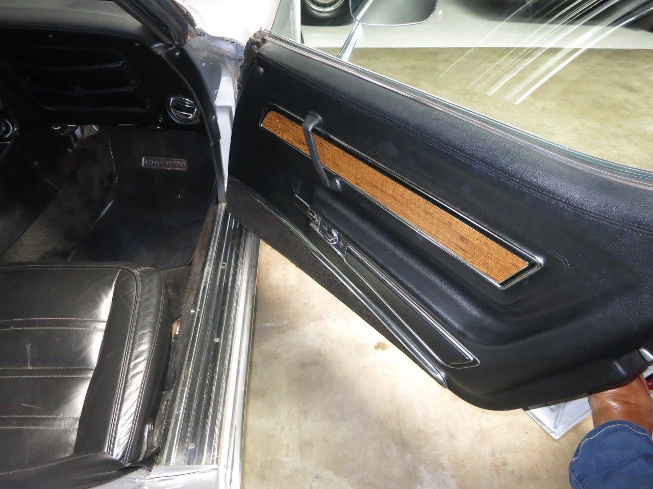 Chevrolet-Corvette-stingray-1976-Silver-Black-10