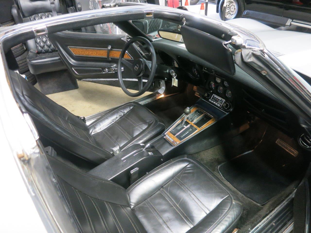 Chevrolet-Corvette-stingray-1976-Silver-Black-11