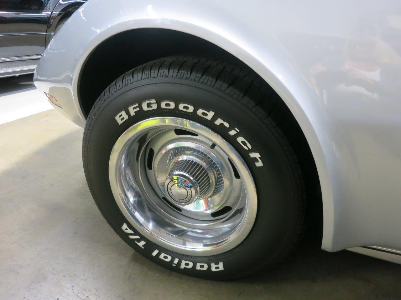 Chevrolet-Corvette-stingray-1976-Silver-Black-17