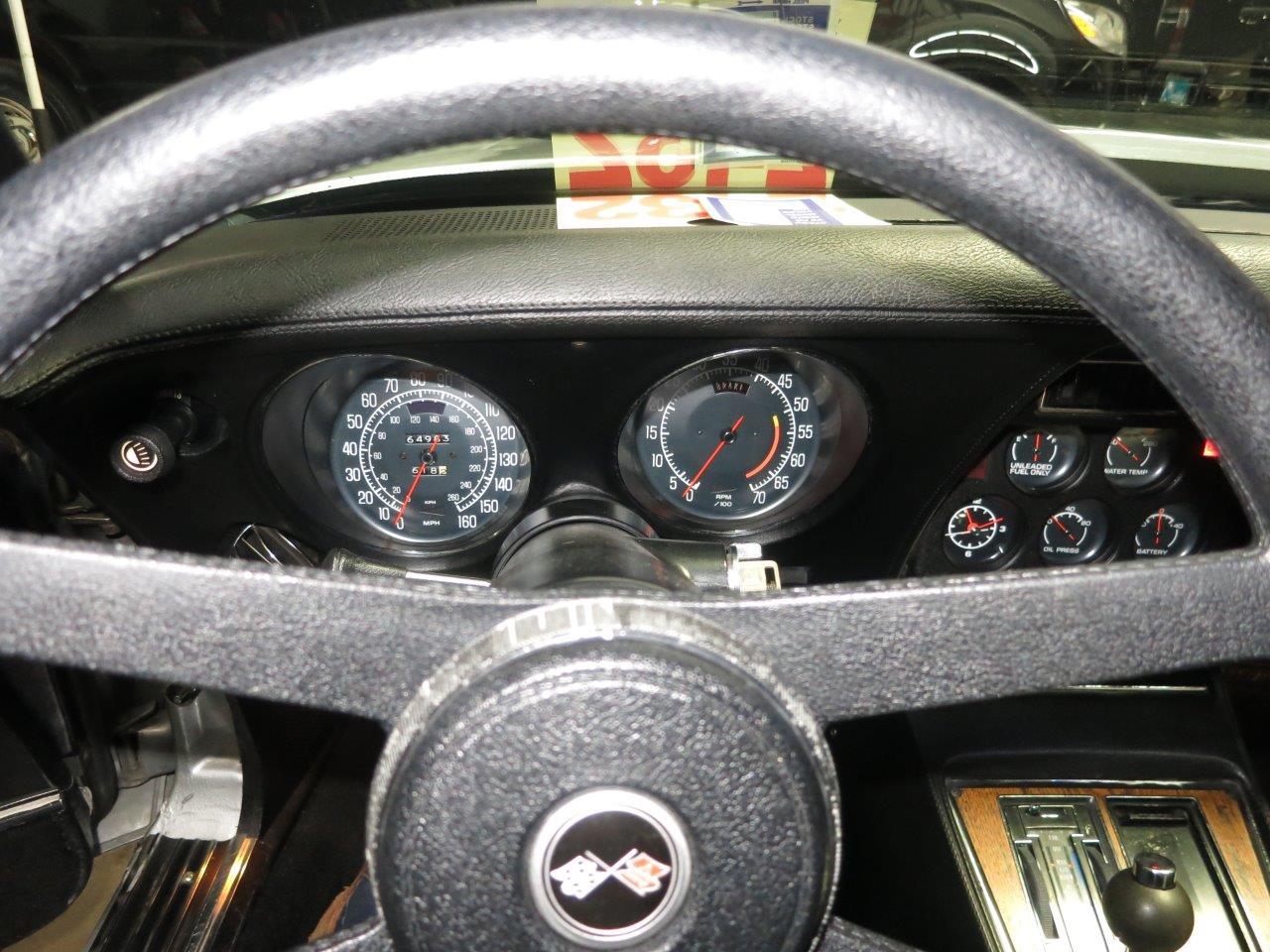 Chevrolet-Corvette-stingray-1976-Silver-Black-2