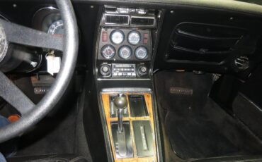 Chevrolet-Corvette-stingray-1976-Silver-Black-3