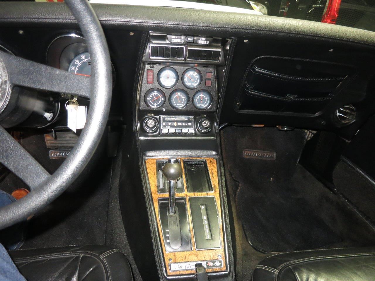 Chevrolet-Corvette-stingray-1976-Silver-Black-3
