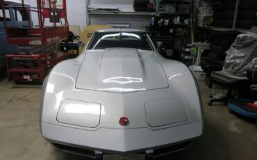 Chevrolet-Corvette-stingray-1976-Silver-Black