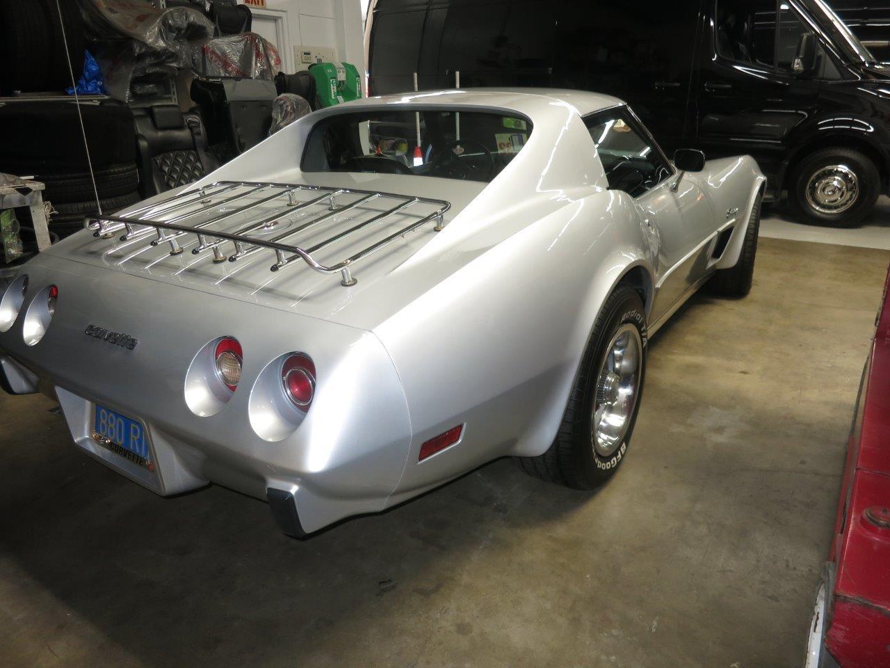 Chevrolet-Corvette-stingray-1976-Silver-Black-6