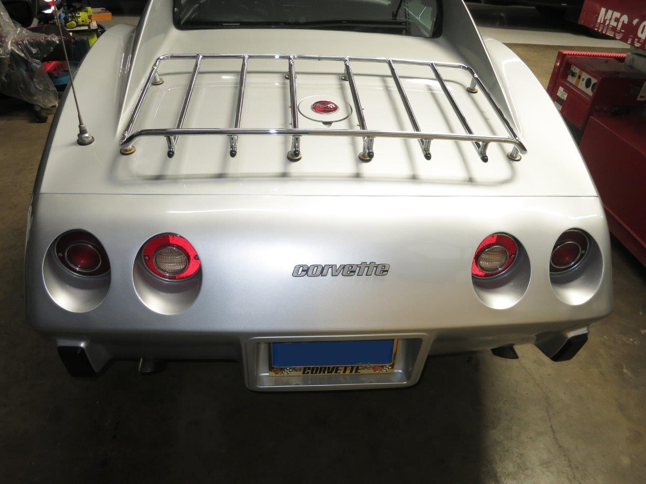 Chevrolet-Corvette-stingray-1976-Silver-Black-7